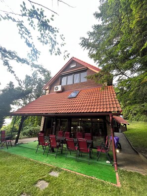 المنشأة من الخارج