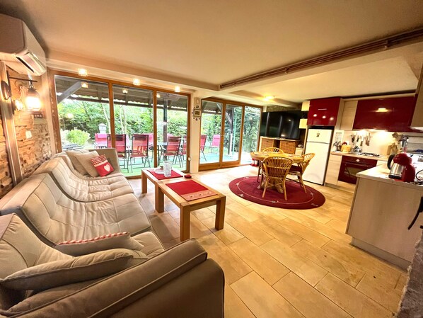 Villa, 3 Bedrooms, Garden Area | Living area