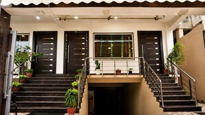 Exterior - Travelling Troopers Homestay (Varanasi)
