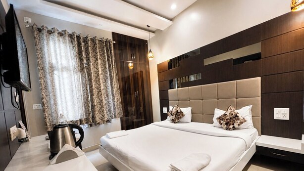 Super Deluxe Room - Travelling Troopers Homestay (Varanasi)