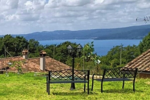 Property grounds - 1 Bedroom Apartment in Trevignano Romano (Trevignano Romano)