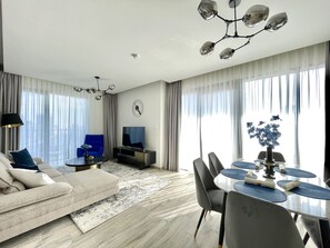 Departamento de diseñador, para no fumadores | Área de sala de estar | Smart TV, Netflix y servicios de streaming 