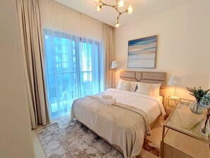 Egyptian cotton sheets, premium bedding, in-room safe - Sobha Creek Vista Tower B Apartments (Dubai)