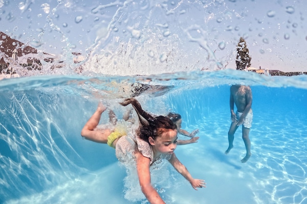 AuĂenpool (je nach Saison geöffnet), Sonnenschirme, LiegestĂŒhle