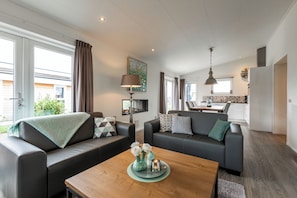 Deluxe Bungalow, Non Smoking, Patio (Schaelsbergerbosch - Fireplace) | Living area | TV - Resort Mooi Bemelen (Bemelen)