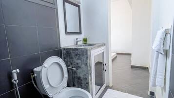 Basic Studio | Bathroom