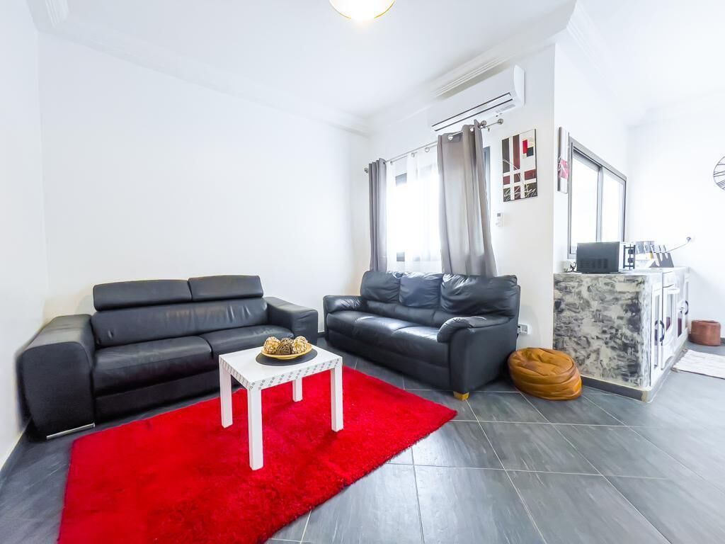 Basic Studio | Living area | TV