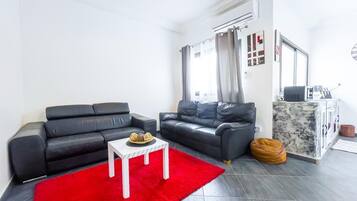 Basic-Studio | Wohnbereich | Fernseher