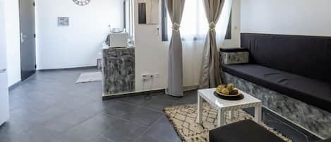 Studio Basic | Area keluarga | TV