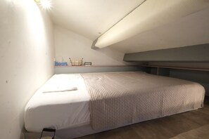 4 habitaciones, escritorio, tabla de planchar con plancha y wifi gratis