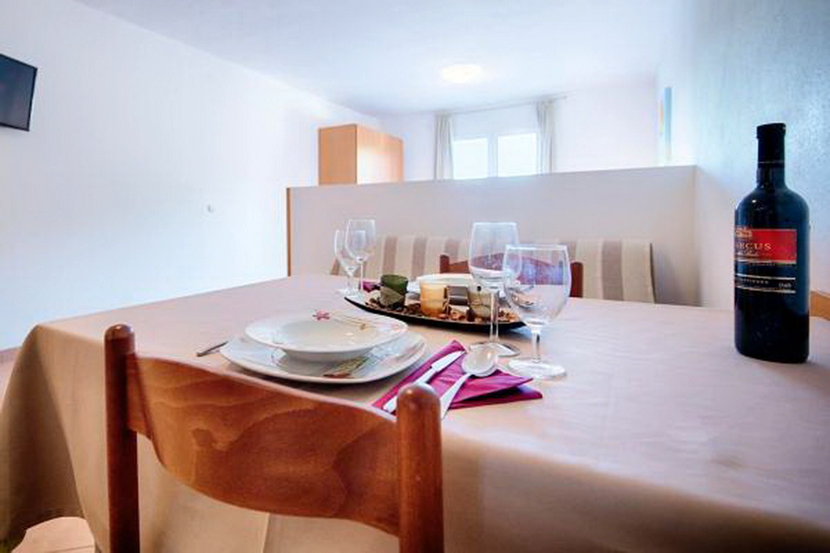 Apartment (One Bedroom Apartment with Balcony an) | Dining room
