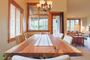 Dining - Spacious South facing 3BDRM at Pinnacle Ridge (Fernie)