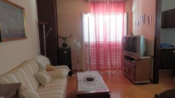 Apartment (Apartment Vesna & Ivica - Two Bedroom) | Living room | 32-inch flat-screen TV with cable channels
