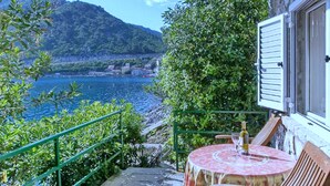 Outdoor dining - Apartments Anelić (Mljet)