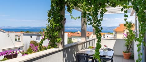 アパートメント (Apartment Oaza - Three Bedroom Apartm) | バルコニー