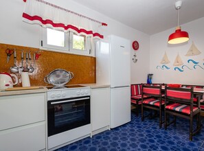 Apartment (Apartment Oaza - Three Bedroom Apartm) | Private kitchen | Fridge - Apartment Oaza (Supetar)