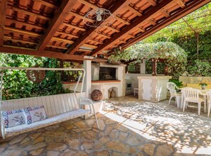 Apartment (Apartment Oaza - Three Bedroom Apartm) | BBQ/picnic area - Apartment Oaza (Supetar)