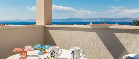 Apartment (Apartment Oaza - Three Bedroom Apartm) | Balcony