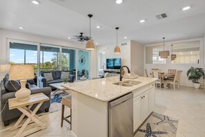Smart TV - Last Mango Condo - Luxurious, Anna Maria, 2 Master Suites, Resort Amenities, Sleeps 6 (Bradenton)