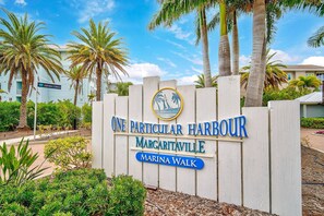 Property grounds - Last Mango Condo - Luxurious, Anna Maria, 2 Master Suites, Resort Amenities, Sleeps 6 (Bradenton)