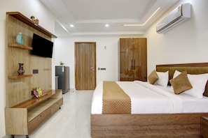 Deluxe Room, Balcony, City View | Desk, iron/ironing board, free WiFi - 360 Degree Hotel Medicity (Gurugram)