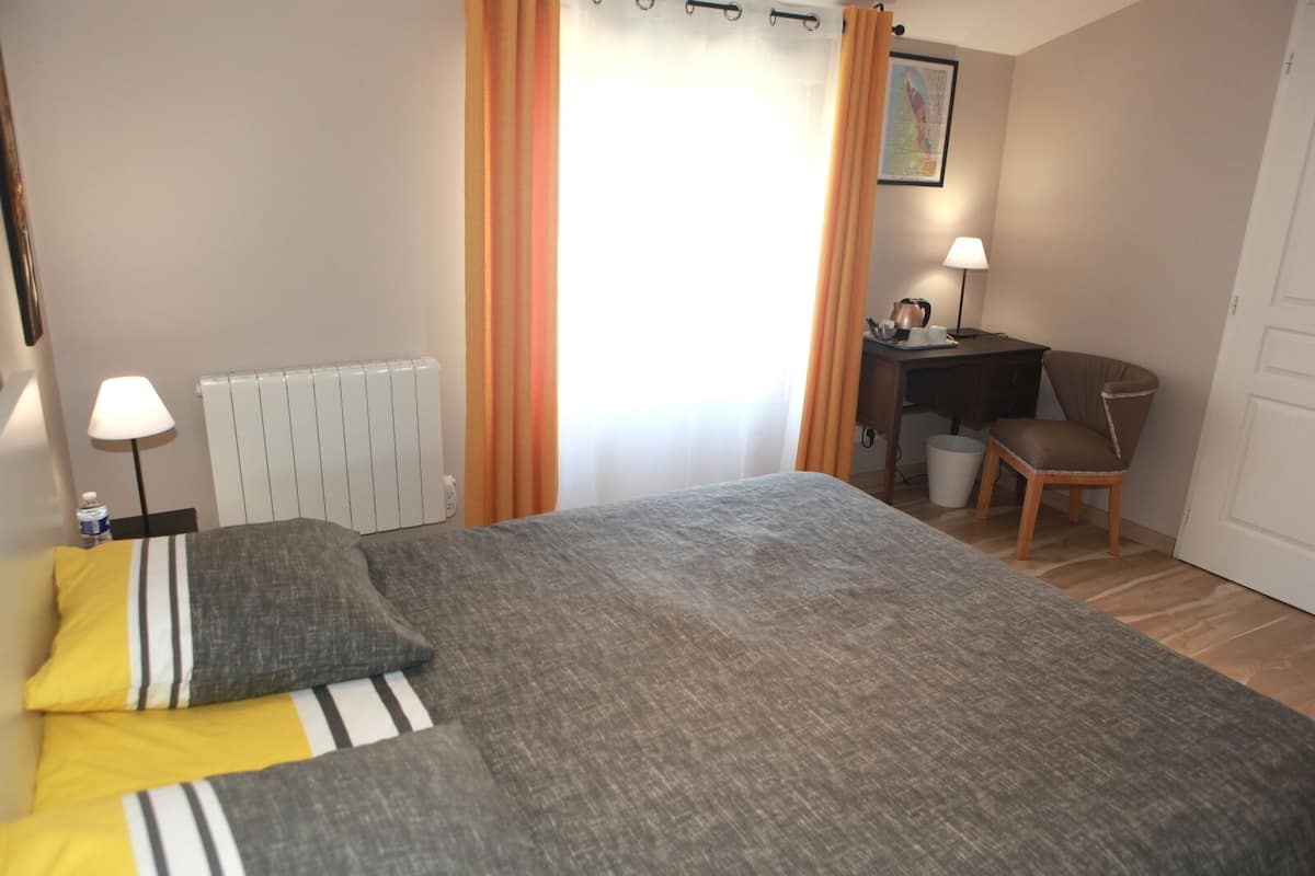 Basic Room | Premium bedding, individually decorated, individually furnished, desk