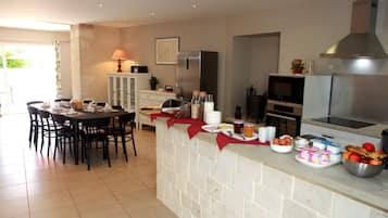 Free daily continental breakfast