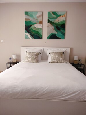 Kamar Triple, ensuite, pemandangan kolam renang | Seprai premium, meja kerja, setrika/meja setrika, dan Wi-Fi gratis