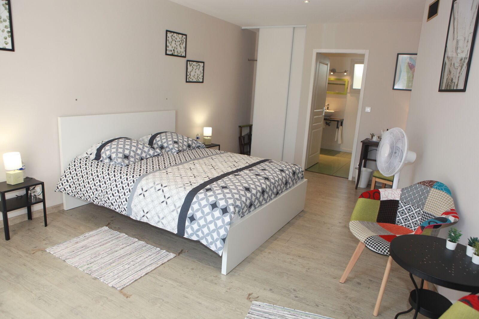 Habitación clásica, vista al jardín | Ropa de cama de alta calidad y decoración personalizada 