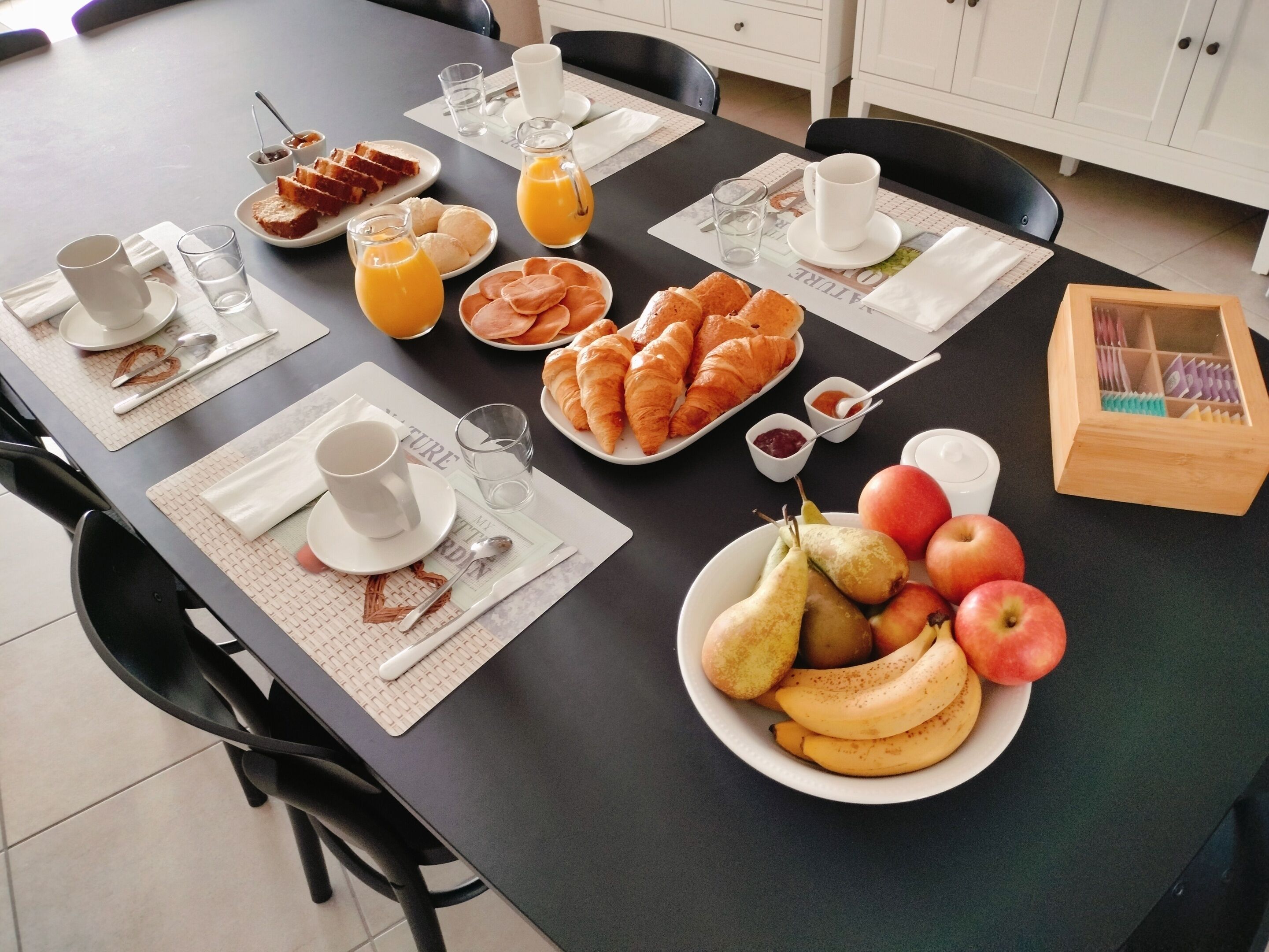 Free daily continental breakfast 