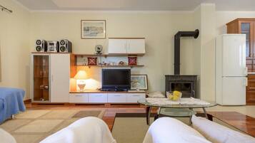 Apartment (Apartment Petar - Two Bedroom Apartme) | Living room | 32-inch flat-screen TV with cable channels