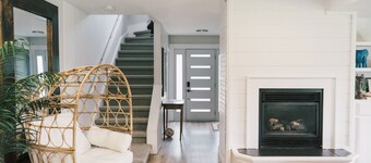 Sandbanks Escape (5 min drive) on Sheba’s Island | Pet-Friendly Cottage