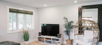 Sandbanks Escape (5 min drive) on Sheba’s Island | Pet-Friendly Cottage