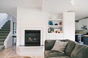 Televisie en een open haard