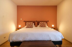 1 bedroom, desk, WiFi, bed sheets