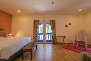 1 bedroom, desk, WiFi, bed sheets