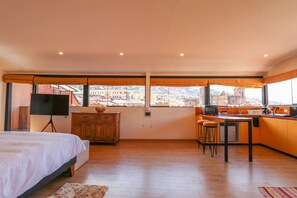 1 bedroom, desk, WiFi, bed sheets