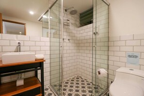 Bruser, hårtørrer, håndklæder