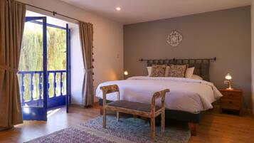 1 bedroom, desk, WiFi, bed sheets