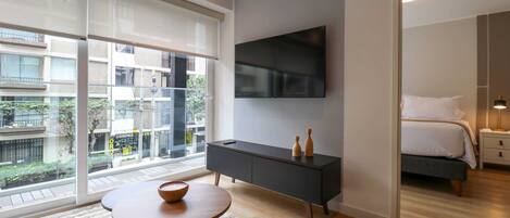 2 bedrooms, desk, iron/ironing board, WiFi