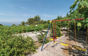 独立别墅 (Four Bedroom Holiday Home with Outdoo) | 儿童活动区 - 室外