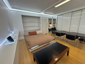 2 bedrooms, iron/ironing board, WiFi, bed sheets - Un Appartement au Pied de la rue Mouffetard (Paris)