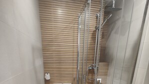 A modern bathroom with a glass shower enclosure, a toilet, and a sink. - AP394-VERDEMAR 46 (Nerja)