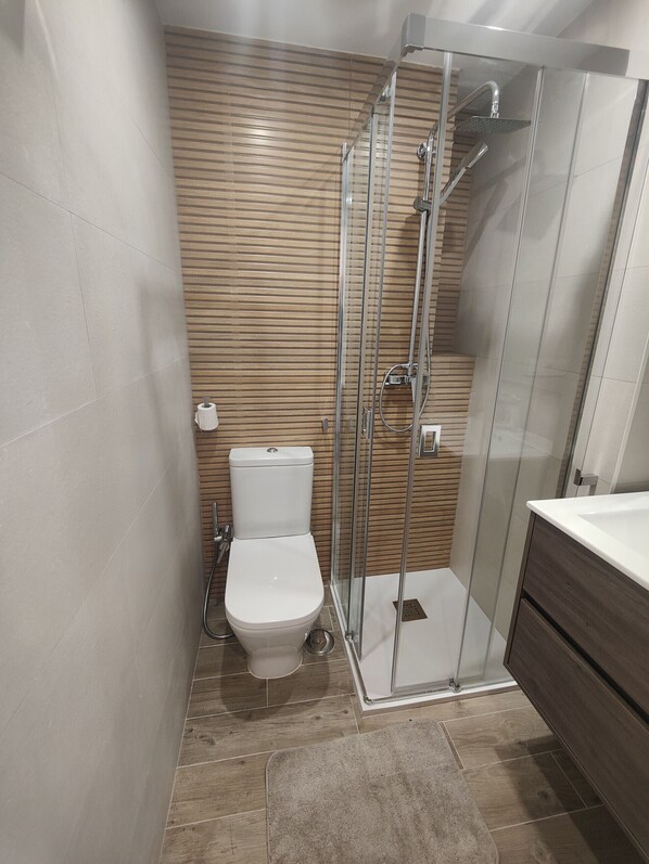 Shower, hair dryer, towels - AP394-VERDEMAR 46 (Nerja)