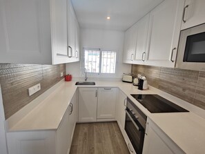 Réfrigérateur, micro-ondes, four, lave-vaisselle