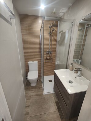 Shower, hair dryer, towels - AP394-VERDEMAR 46 (Nerja)