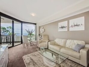 TV, DVD player - Waterfront view from your private balcony! (Rockingham)