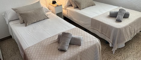 2 bedrooms, iron/ironing board, free WiFi, bed sheets