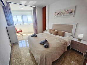 2 chambres, fer et planche à repasser, Wi-Fi gratuit, draps fournis