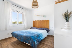 3 bedrooms, free WiFi, bed sheets